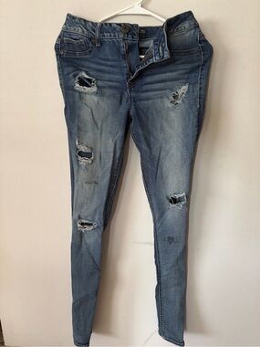 Maurices Distressed Light Blue Women’s Skinny Jeans